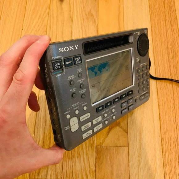 Sony ICF-SW55 World Band and Short Wave Receiver Radio - Picture 4 of 13